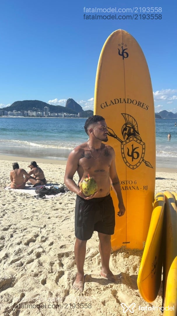 Acompanhante homem com cabelo castanho de olhos castanhos em Vitória da Conquista Acompanhante homem com cabelo castanho de olhos castanhos em Vitória da Conquista - Preto Raro