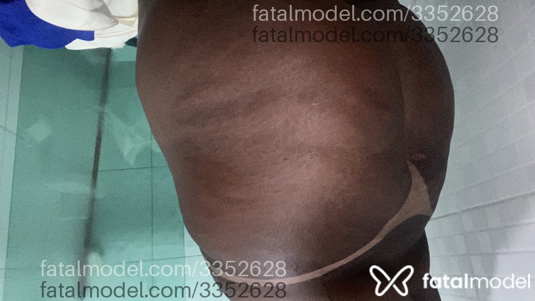 Acompanhante mulher com cabelo castanho de olhos mel - Preta