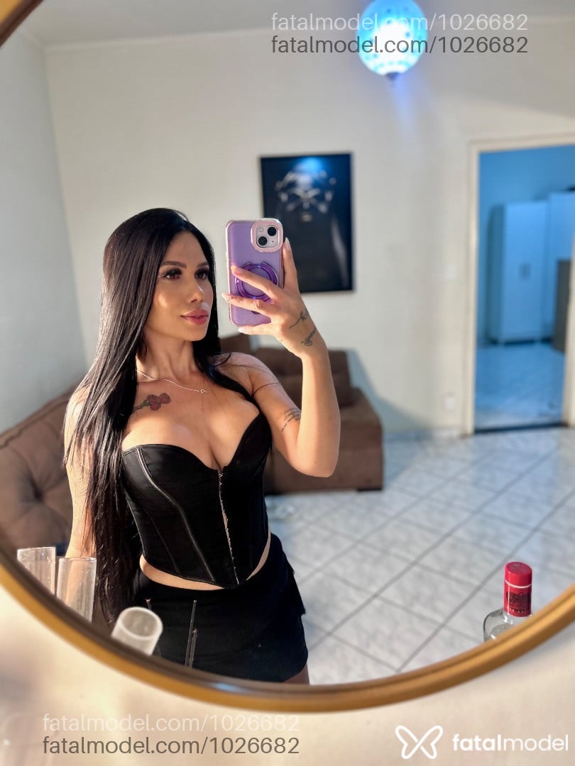 Acompanhante mulher com cabelo castanho de olhos mel em Dourados - Débora Castro