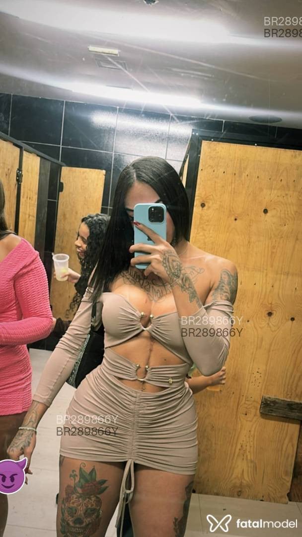 Acompanhante mulher trans com cabelo castanho de olhos verdes em Nova Serrana Acompanhante mulher trans com cabelo castanho de olhos verdes em Nova Serrana - Pietra Rodriguez