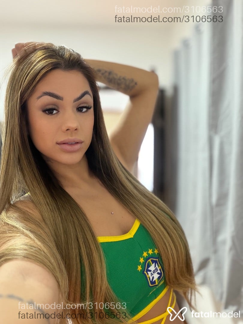 Acompanhante mulher loira (o) de olhos mel em São José dos Campos - Maya Santorini