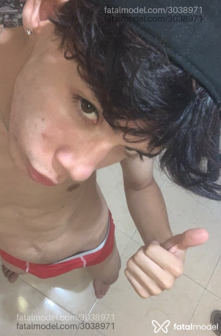 Acompanhante homem loira (o) de olhos mel em Virtual - Felipe Bugarty