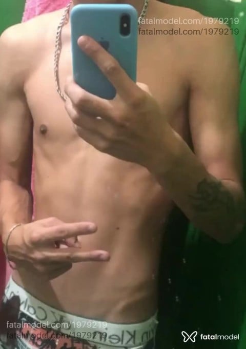 Acompanhante homem com cabelo castanho de olhos castanhos - Dubley