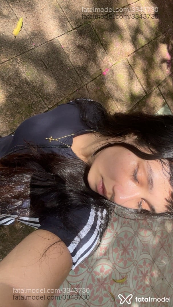 Acompanhante mulher morena (o) de olhos castanhos em Virtual - Vickbee