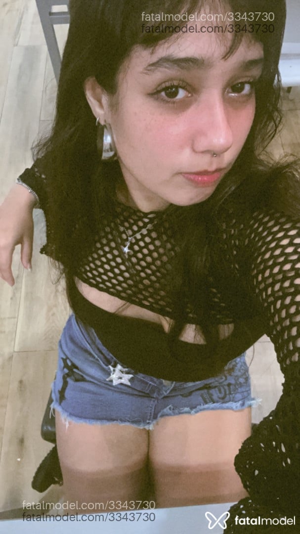 Acompanhante mulher morena (o) de olhos castanhos em Virtual - Vickbee