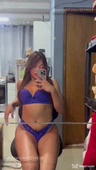 Acompanhante mulher com cabelo castanho de olhos castanhos em São Paulo - Kemily
