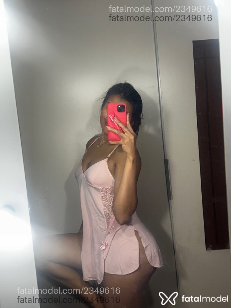 Acompanhante mulher morena (o) de olhos pretos - Lua Acompanhante mulher morena (o) de olhos pretos - Lua