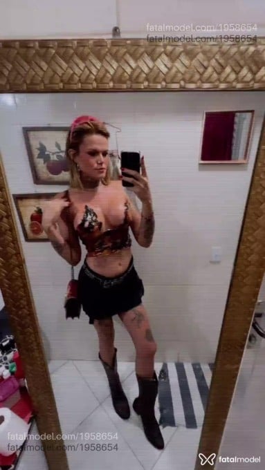 Acompanhante mulher trans com cabelo castanho de olhos castanhos em Rio de Janeiro - Mistika