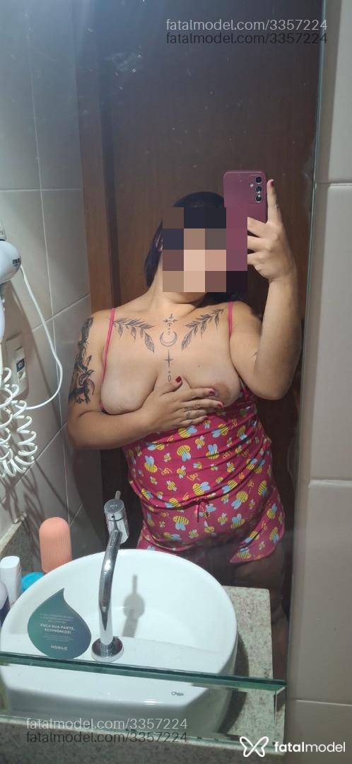 Acompanhante mulher com cabelo colorido de olhos castanhos em Juiz de Fora - Júlia Bittencourt