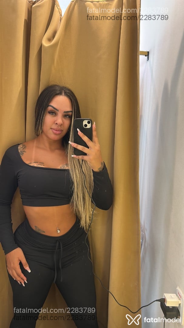 Acompanhante mulher loira (o) de olhos verdes em Monte Belo - Polly