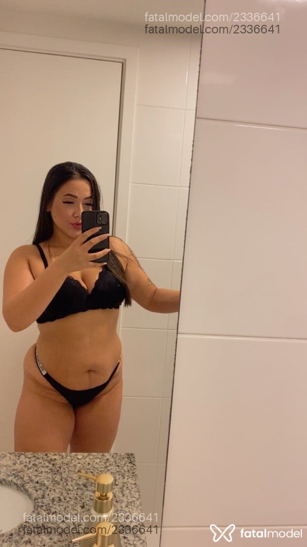 Acompanhante mulher com cabelo castanho de olhos castanhos em Curitiba - Larissa Mendes