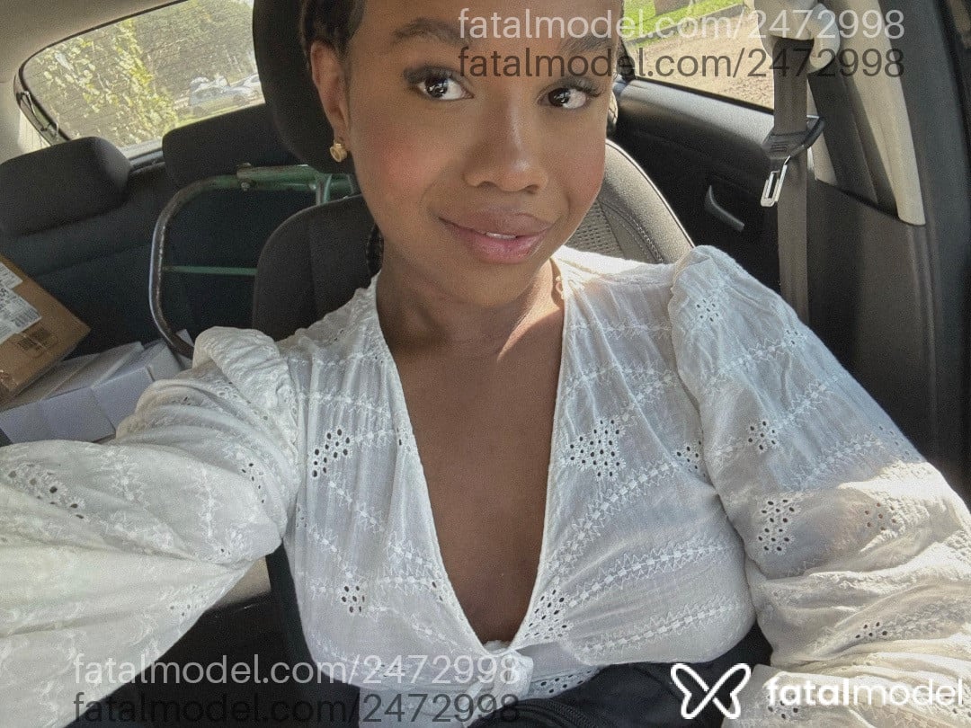 Acompanhante mulher trans morena (o) de olhos castanhos em Porto Alegre Acompanhante mulher trans morena (o) de olhos castanhos em Porto Alegre - Lua