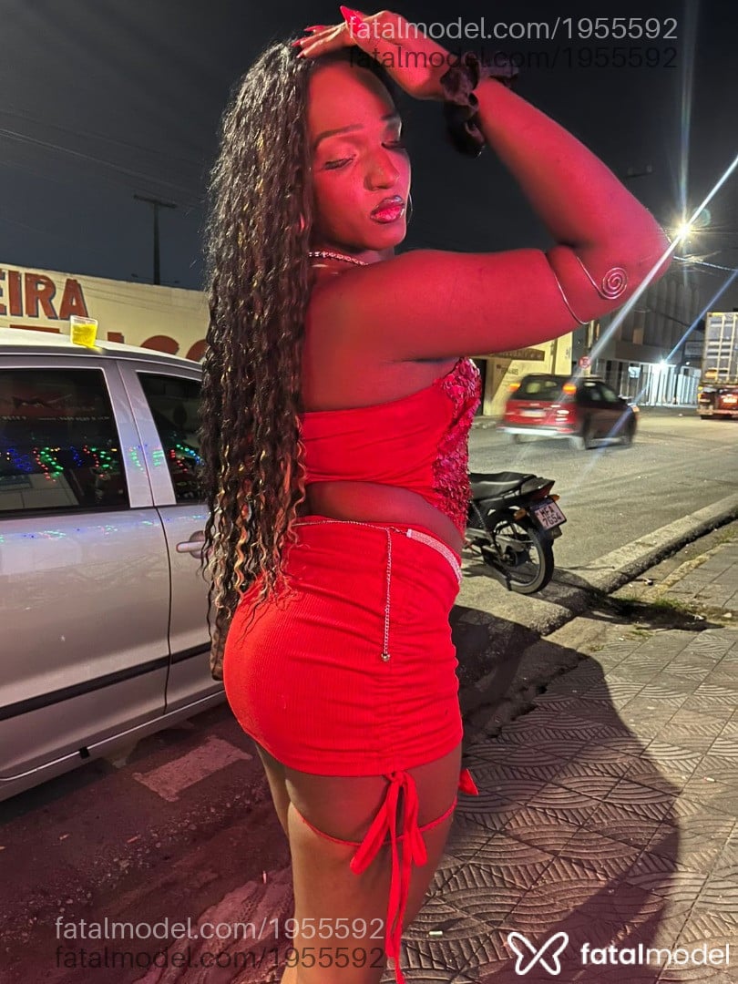 Acompanhante mulher trans com cabelo castanho de olhos pretos em Balneário Camboriú - Maria Edu