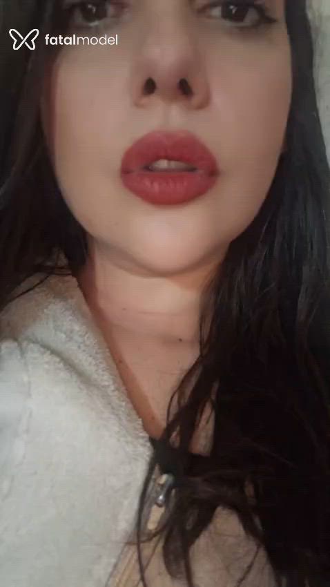 Acompanhante mulher com cabelo castanho de olhos castanhos - Lívia Yvee