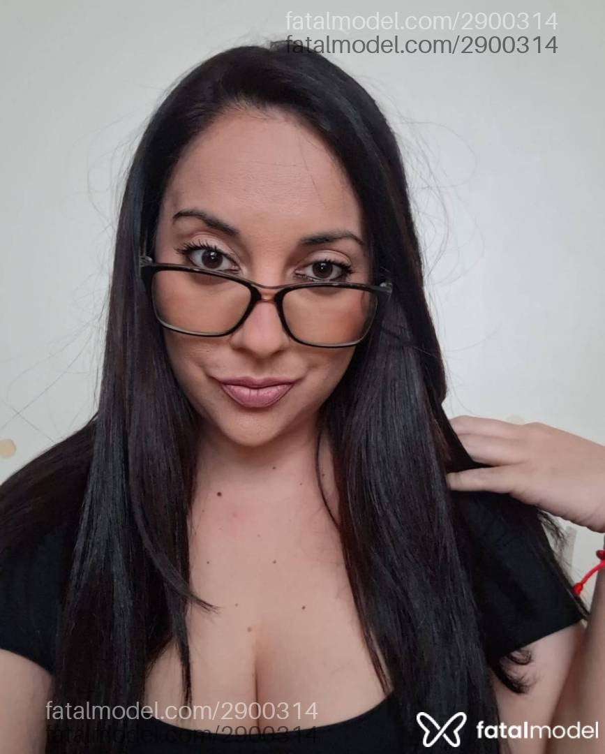 Acompanhante mulher com cabelo castanho de olhos castanhos - Lívia Yvee
