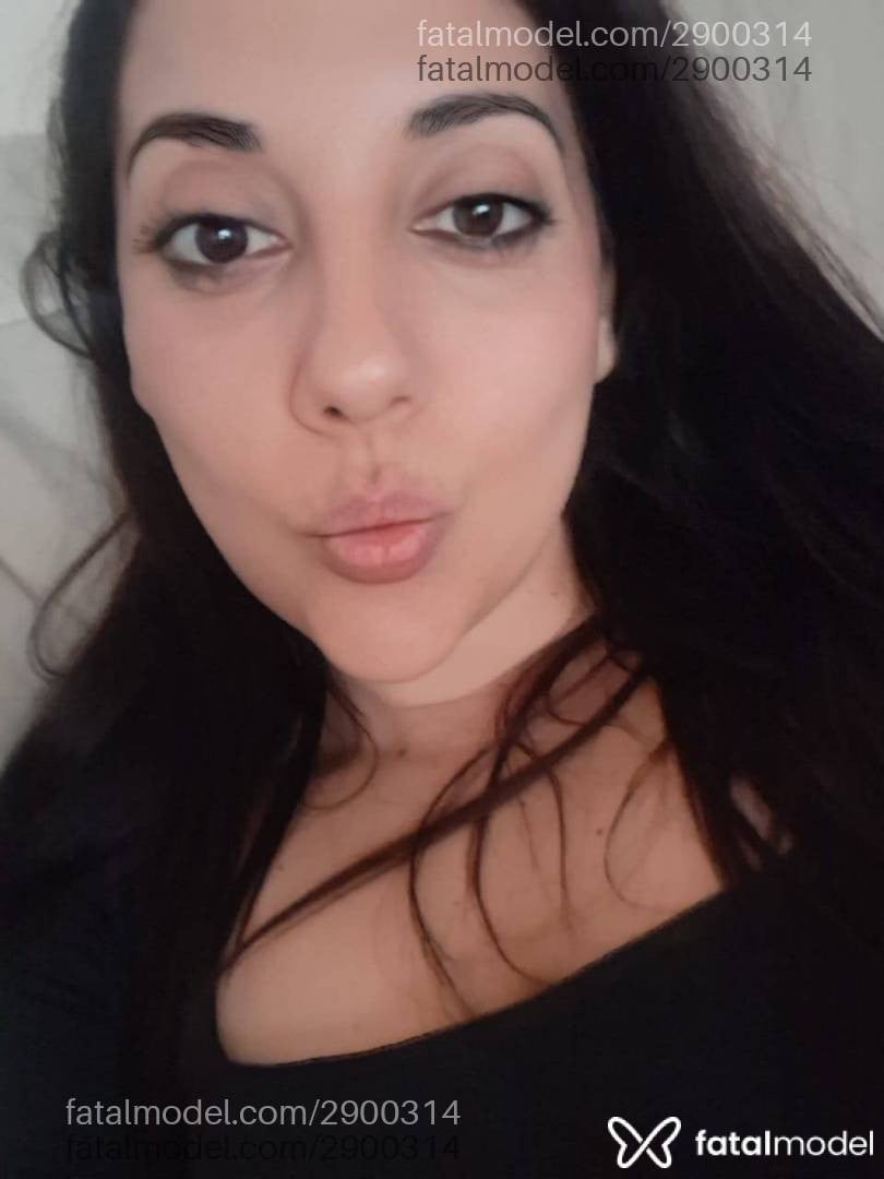 Acompanhante mulher com cabelo castanho de olhos castanhos - Lívia Yvee