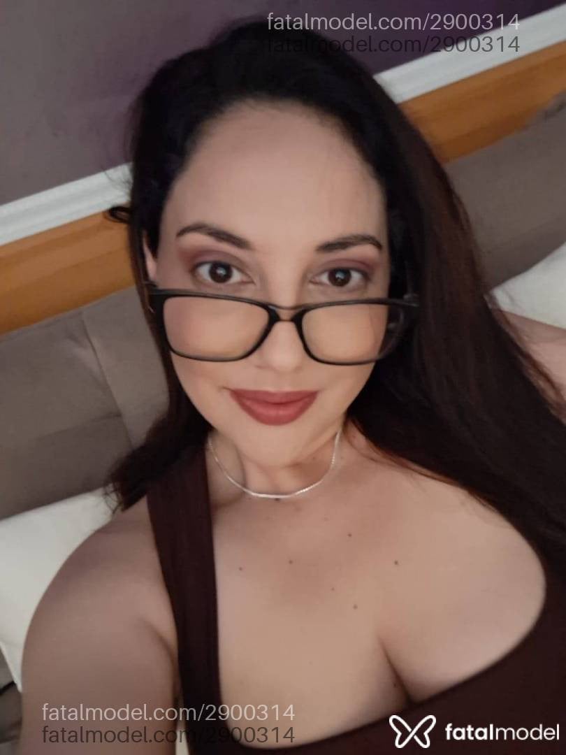 Acompanhante mulher com cabelo castanho de olhos castanhos em Virtual - Lívia Yvee
