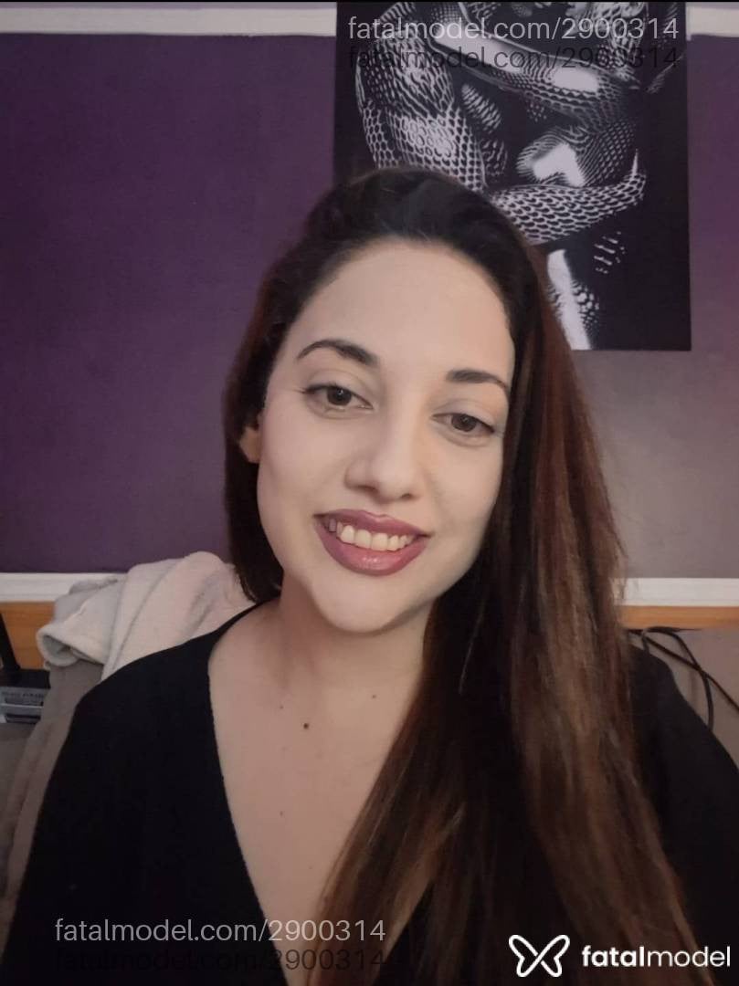 Acompanhante mulher com cabelo castanho de olhos castanhos em Virtual - Lívia Yvee