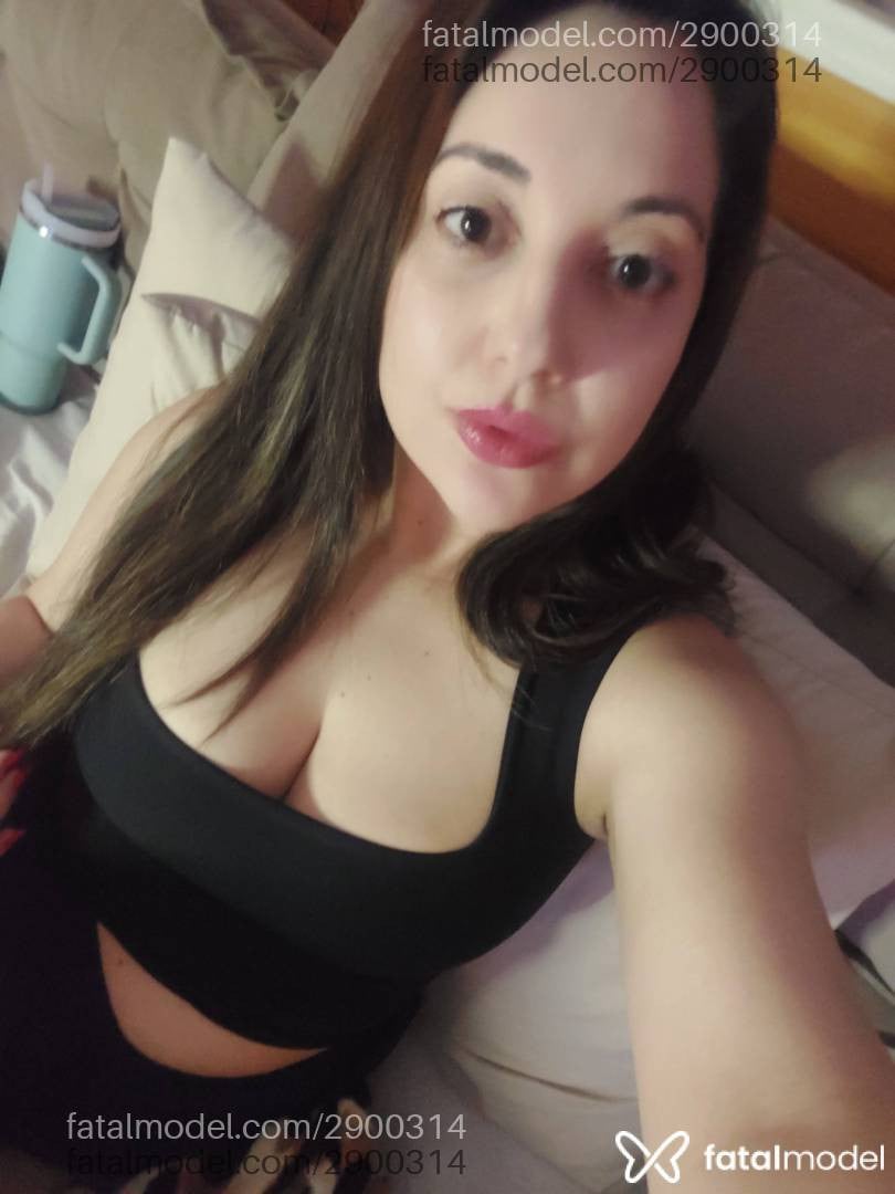 Acompanhante mulher com cabelo castanho de olhos castanhos em Virtual - Lívia Yvee