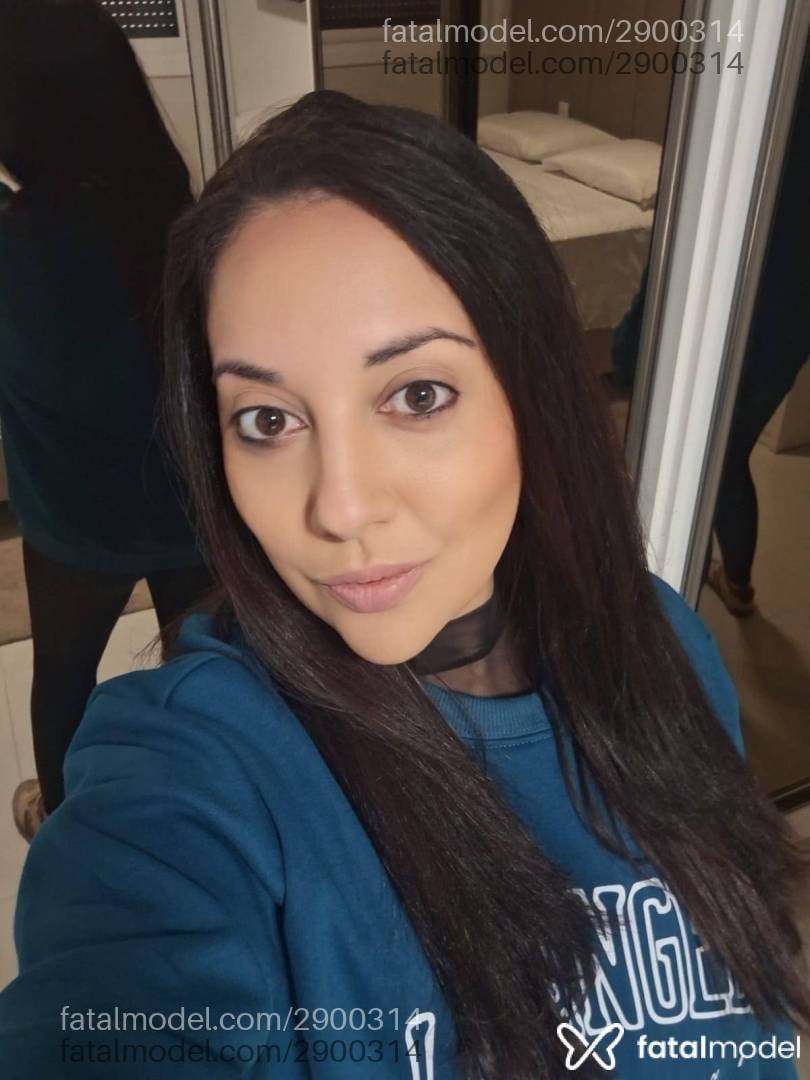 Acompanhante mulher com cabelo castanho de olhos castanhos - Lívia Yvee
