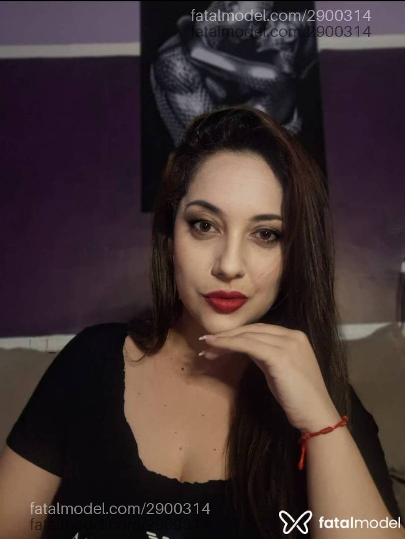 Acompanhante mulher com cabelo castanho de olhos castanhos em Virtual - Lívia Yvee