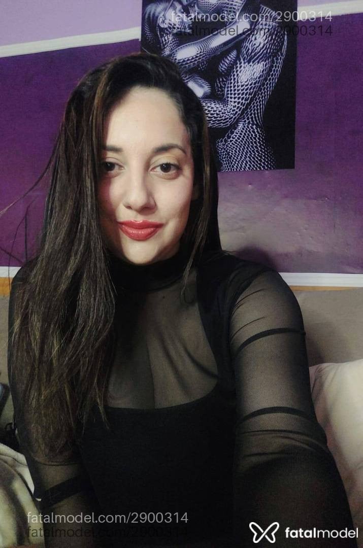 Acompanhante mulher com cabelo castanho de olhos castanhos em Virtual - Lívia Yvee