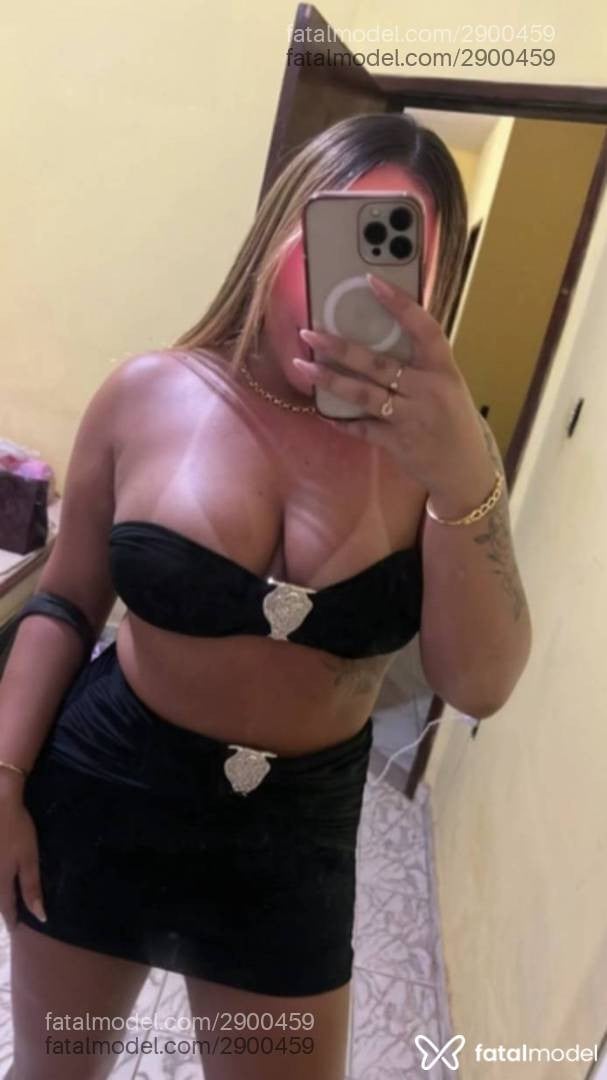 Acompanhante mulher loira (o) de olhos castanhos - Kiara