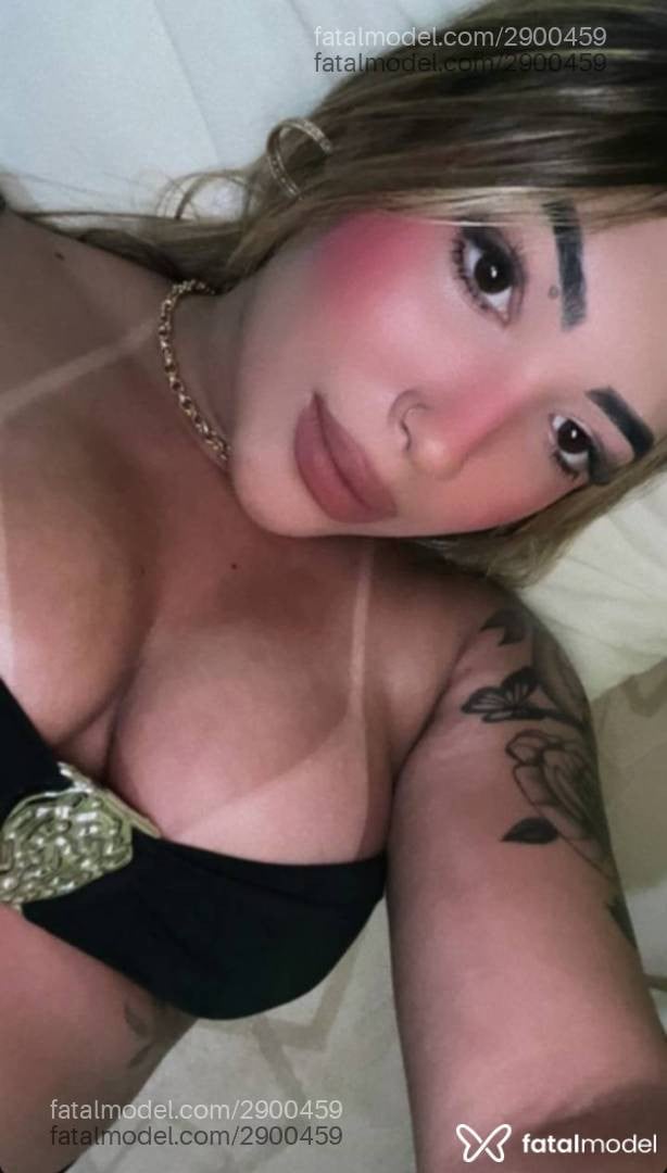 Acompanhante mulher loira (o) de olhos castanhos - Kiara