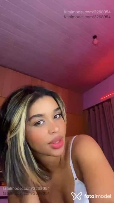 Acompanhante mulher morena (o) de olhos castanhos em Itapema - Miah