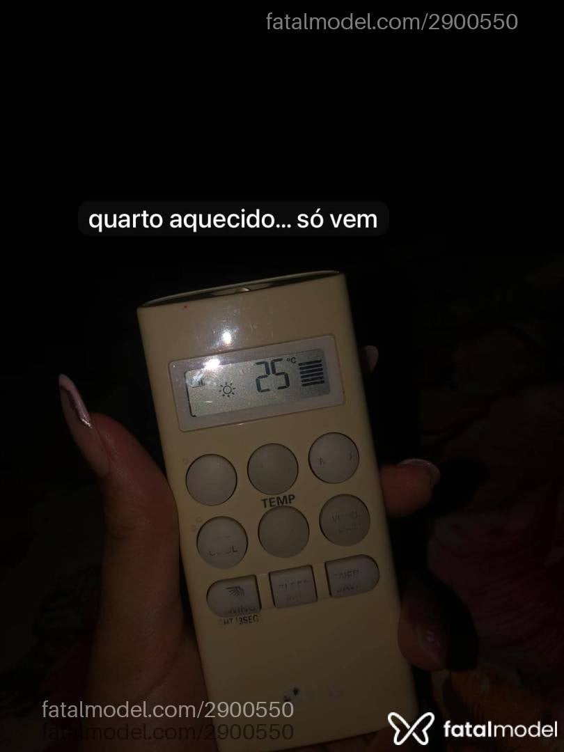 Acompanhante mulher morena (o) de olhos pretos - Scarletty