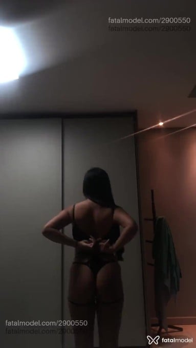 Acompanhante mulher morena (o) de olhos pretos em Bauru Acompanhante mulher morena (o) de olhos pretos em Bauru - Scarletty