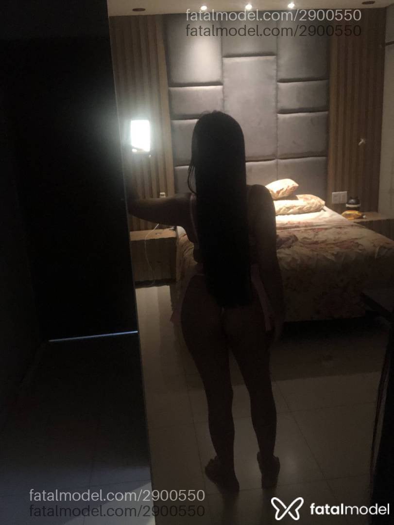Acompanhante mulher morena (o) de olhos pretos - Scarletty