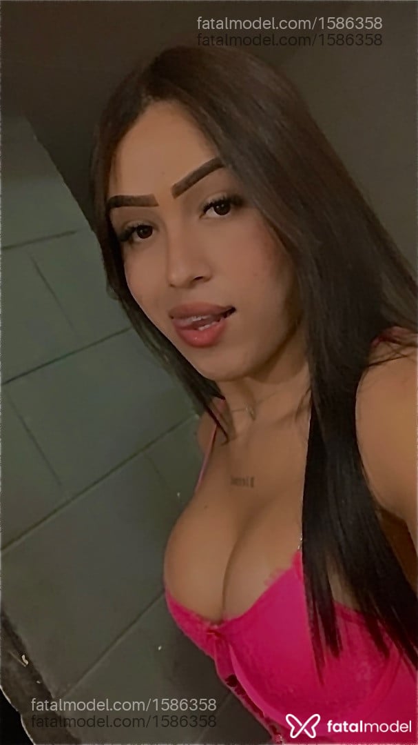 Acompanhante mulher trans com cabelo castanho de olhos castanhos - Lauendy Acompanhante mulher trans com cabelo castanho de olhos castanhos - Lauendy