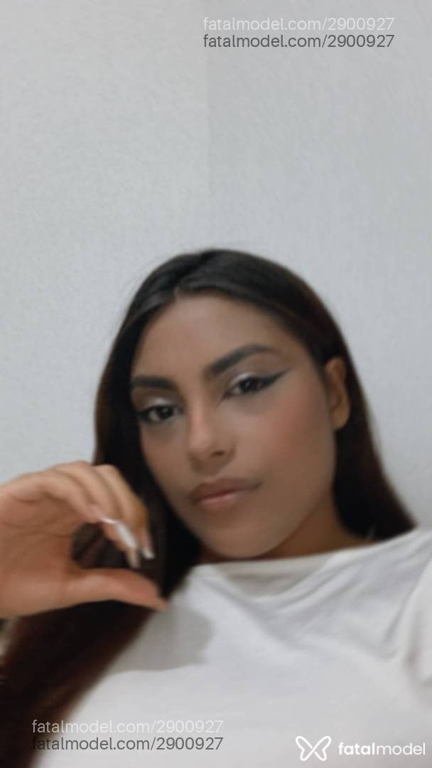 Acompanhante mulher com cabelo castanho de olhos pretos - Sasah