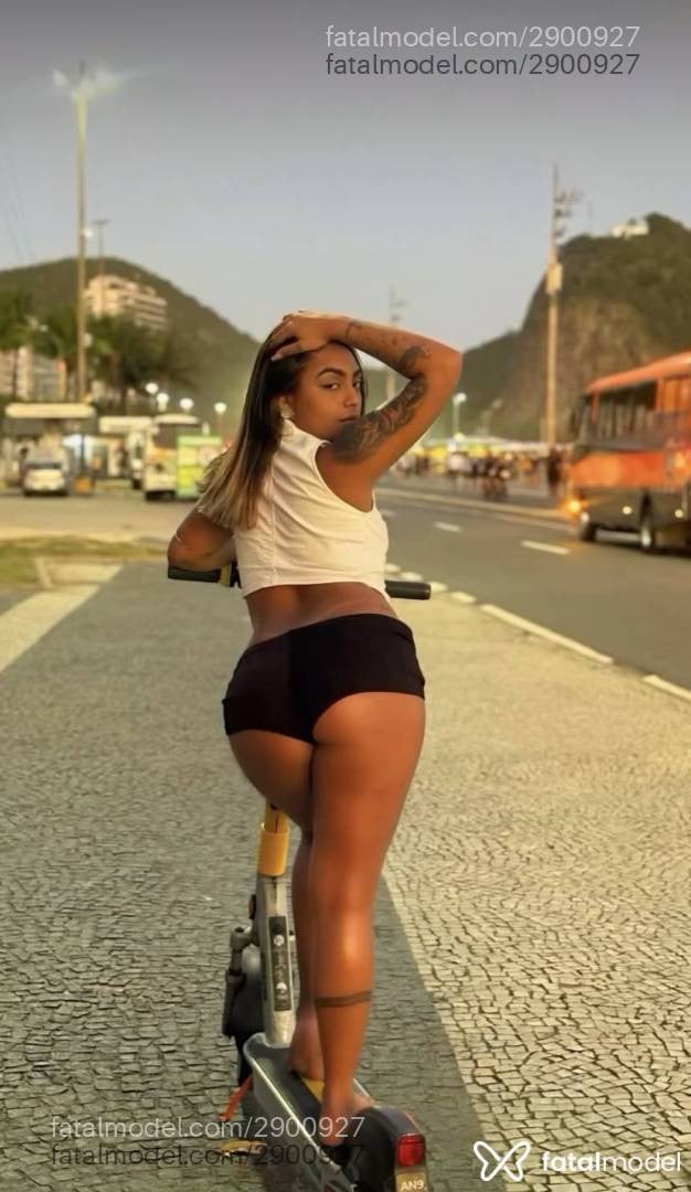 Acompanhante mulher com cabelo castanho de olhos pretos - Safira
