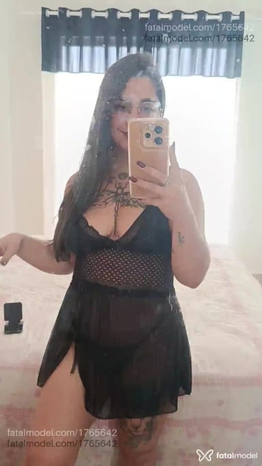 Acompanhante mulher com cabelo castanho de olhos castanhos em Virtual - Agnes Martins