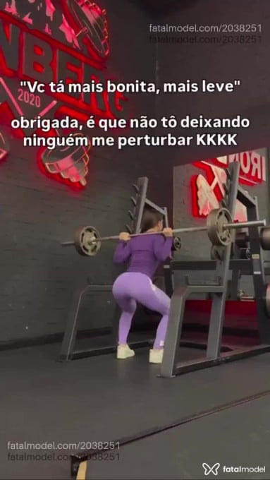 Acompanhante mulher ruiva (o) de olhos castanhos em Brasília - Natália
