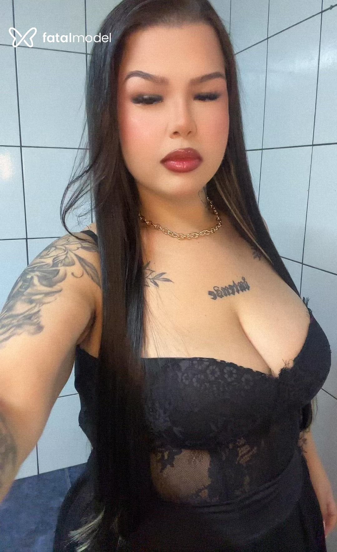 Acompanhante mulher com cabelo castanho de olhos castanhos - Evellyn Santtos