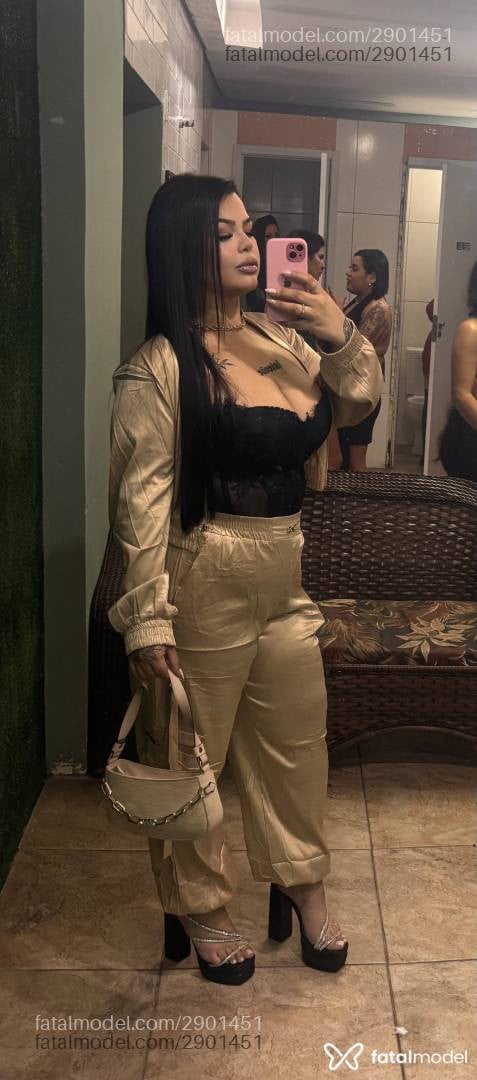 Acompanhante mulher com cabelo castanho de olhos castanhos - Evellyn Santtos