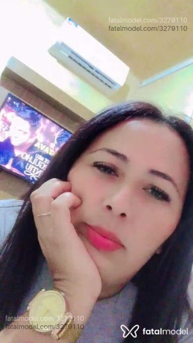Acompanhante mulher com cabelo castanho de olhos castanhos - Luana Acompanhante mulher com cabelo castanho de olhos castanhos - Luana