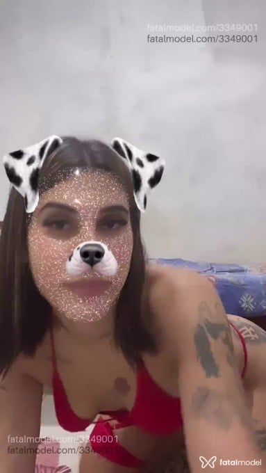 Acompanhante não-binário com cabelo castanho de olhos castanhos em Virtual - Ayallaac
