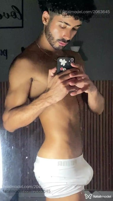 Acompanhante homem morena (o) de olhos pretos em Virtual - Adry