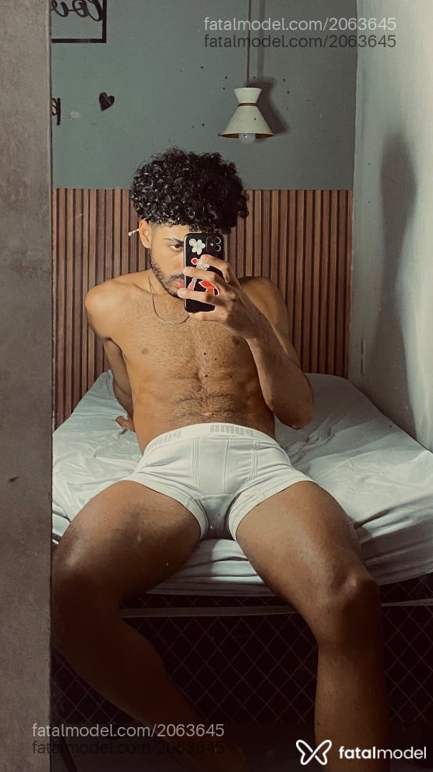 Acompanhante homem morena (o) de olhos pretos em Virtual - Adry