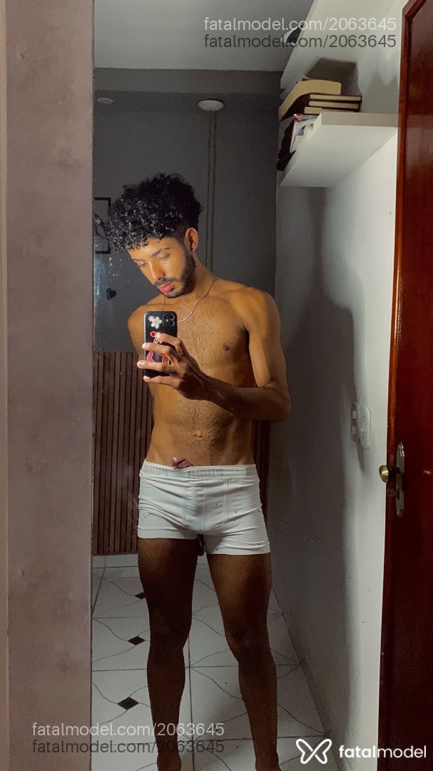 Acompanhante homem morena (o) de olhos pretos em Virtual - Adry