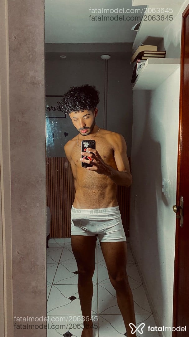 Acompanhante homem morena (o) de olhos pretos em Virtual - Adry