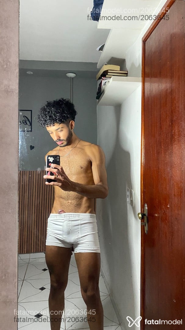 Acompanhante homem morena (o) de olhos pretos em Virtual - Adry