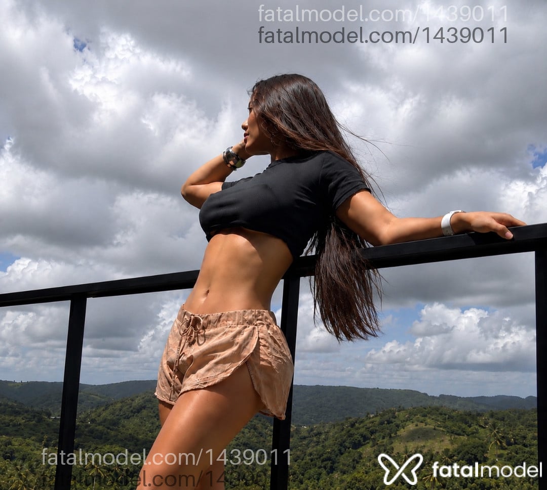 Acompanhante mulher com cabelo castanho de olhos mel - Luna Larissa