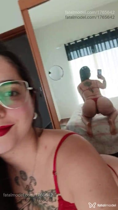 Acompanhante mulher com cabelo castanho de olhos castanhos em Virtual - Agnes Martins