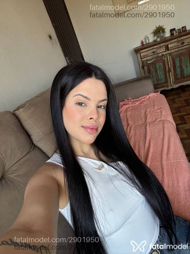 Acompanhante mulher morena (o) de olhos verdes - Aline