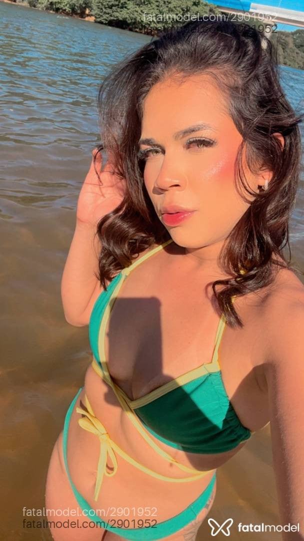 Acompanhante mulher com cabelo castanho de olhos verdes - Lays Fairy